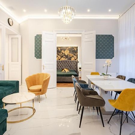 Premium Art Deco Apartment At Broadway // 4Bdr & 3Br Budapest Bagian luar foto