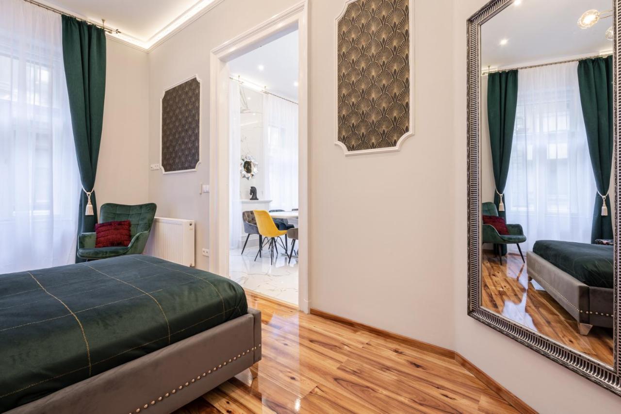 Premium Art Deco Apartment At Broadway // 4Bdr & 3Br Budapest Bagian luar foto