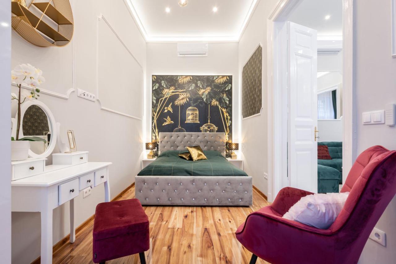 Premium Art Deco Apartment At Broadway // 4Bdr & 3Br Budapest Bagian luar foto