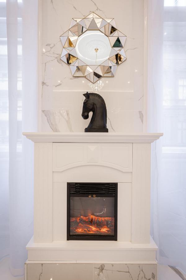 Premium Art Deco Apartment At Broadway // 4Bdr & 3Br Budapest Bagian luar foto