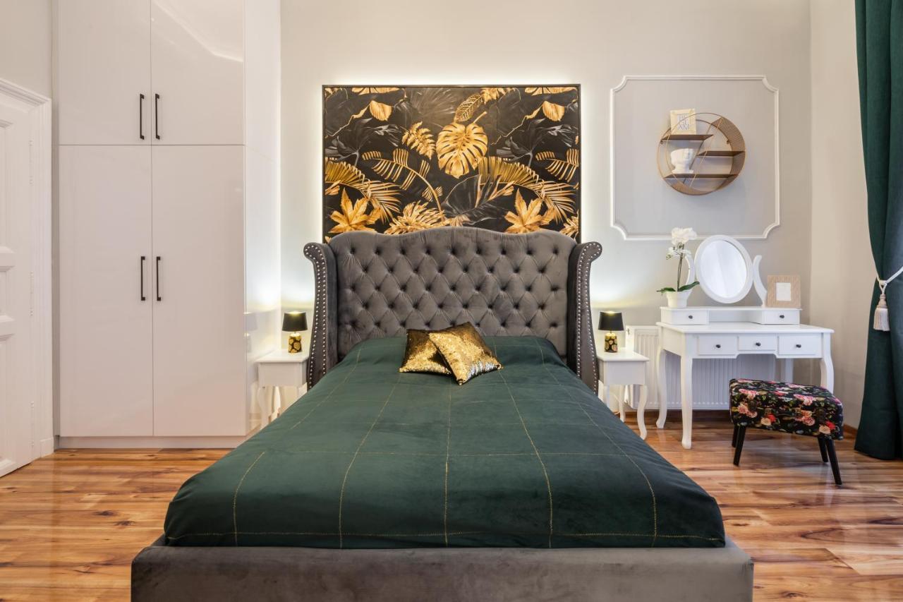 Premium Art Deco Apartment At Broadway // 4Bdr & 3Br Budapest Bagian luar foto