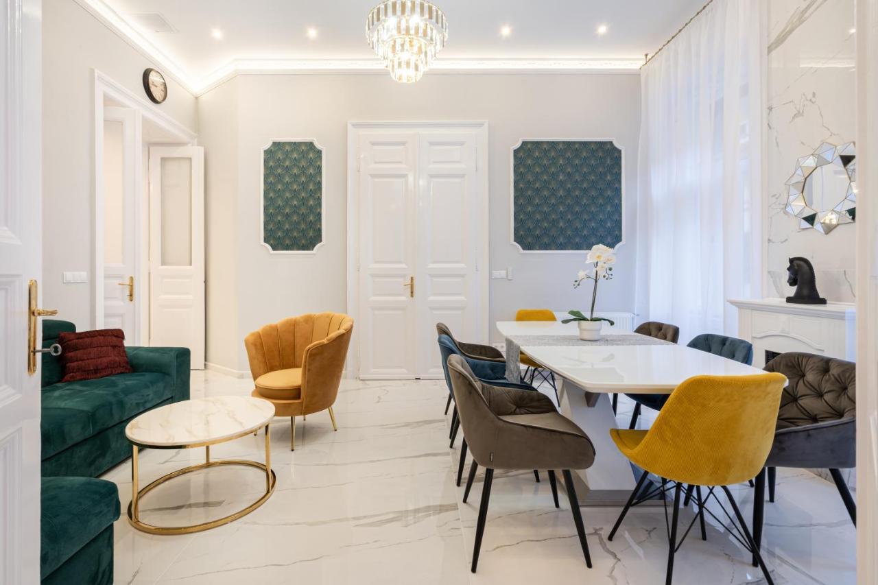 Premium Art Deco Apartment At Broadway // 4Bdr & 3Br Budapest Bagian luar foto