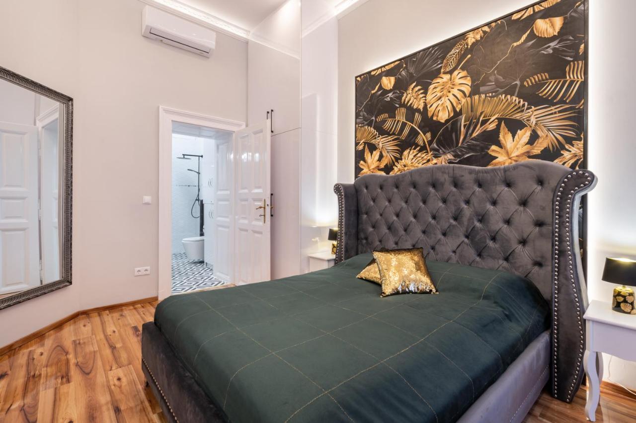 Premium Art Deco Apartment At Broadway // 4Bdr & 3Br Budapest Bagian luar foto