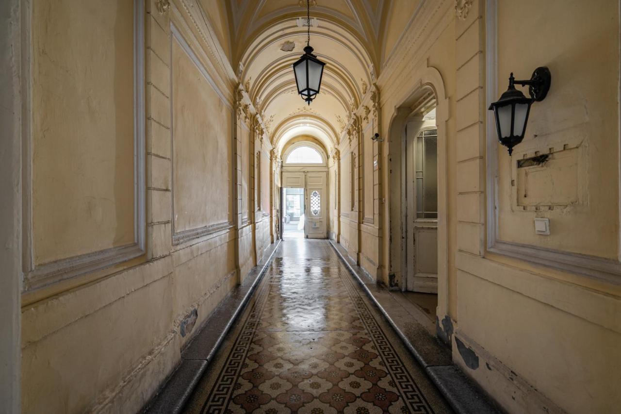 Premium Art Deco Apartment At Broadway // 4Bdr & 3Br Budapest Bagian luar foto