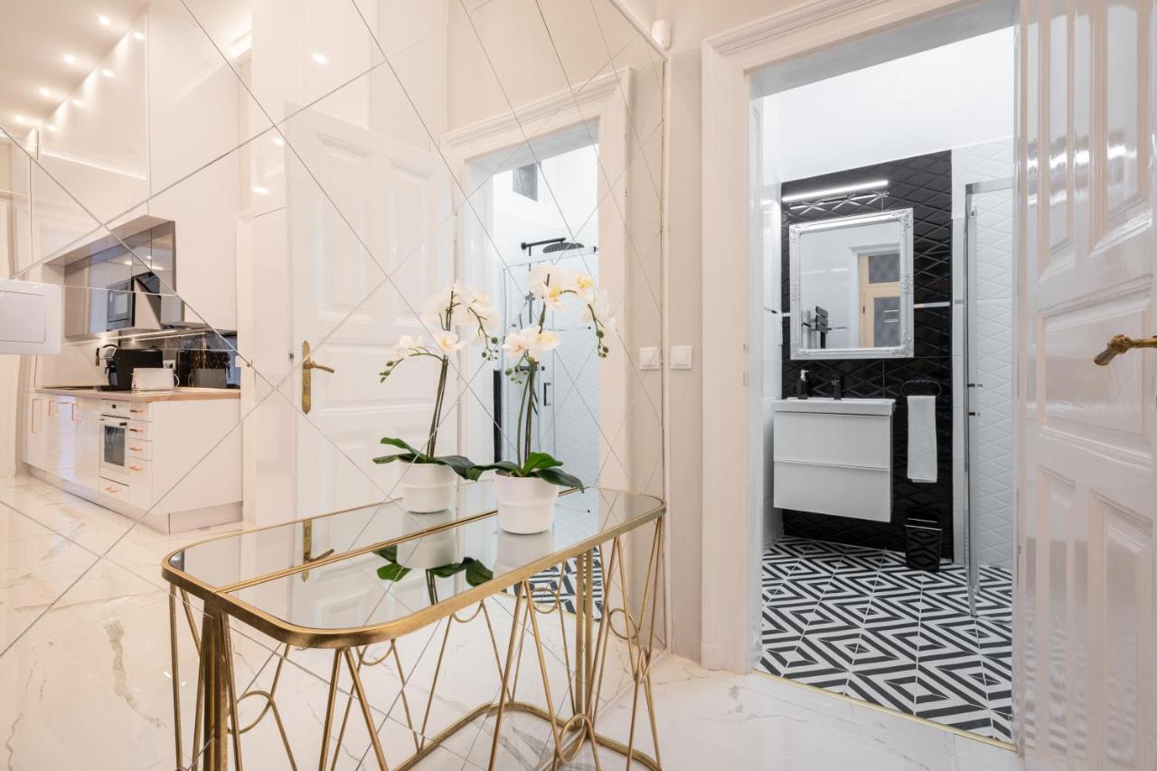 Premium Art Deco Apartment At Broadway // 4Bdr & 3Br Budapest Bagian luar foto
