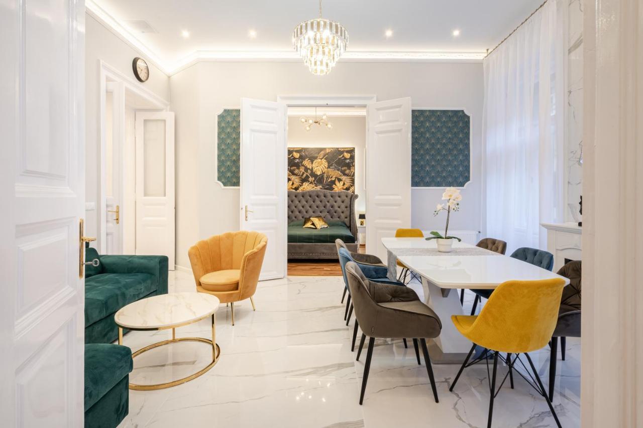 Premium Art Deco Apartment At Broadway // 4Bdr & 3Br Budapest Bagian luar foto